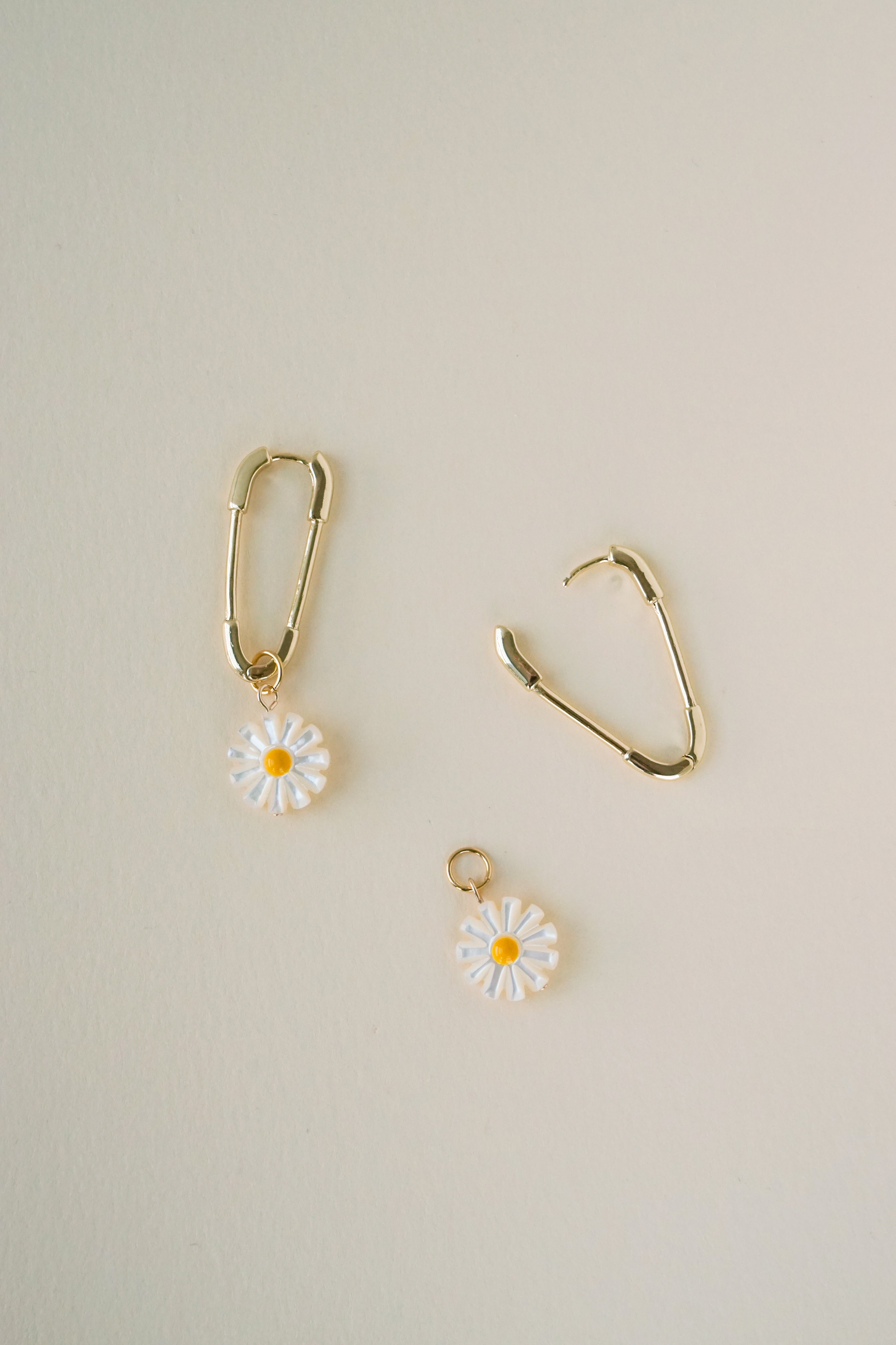 Daisy Charms - Mother Of Pearl