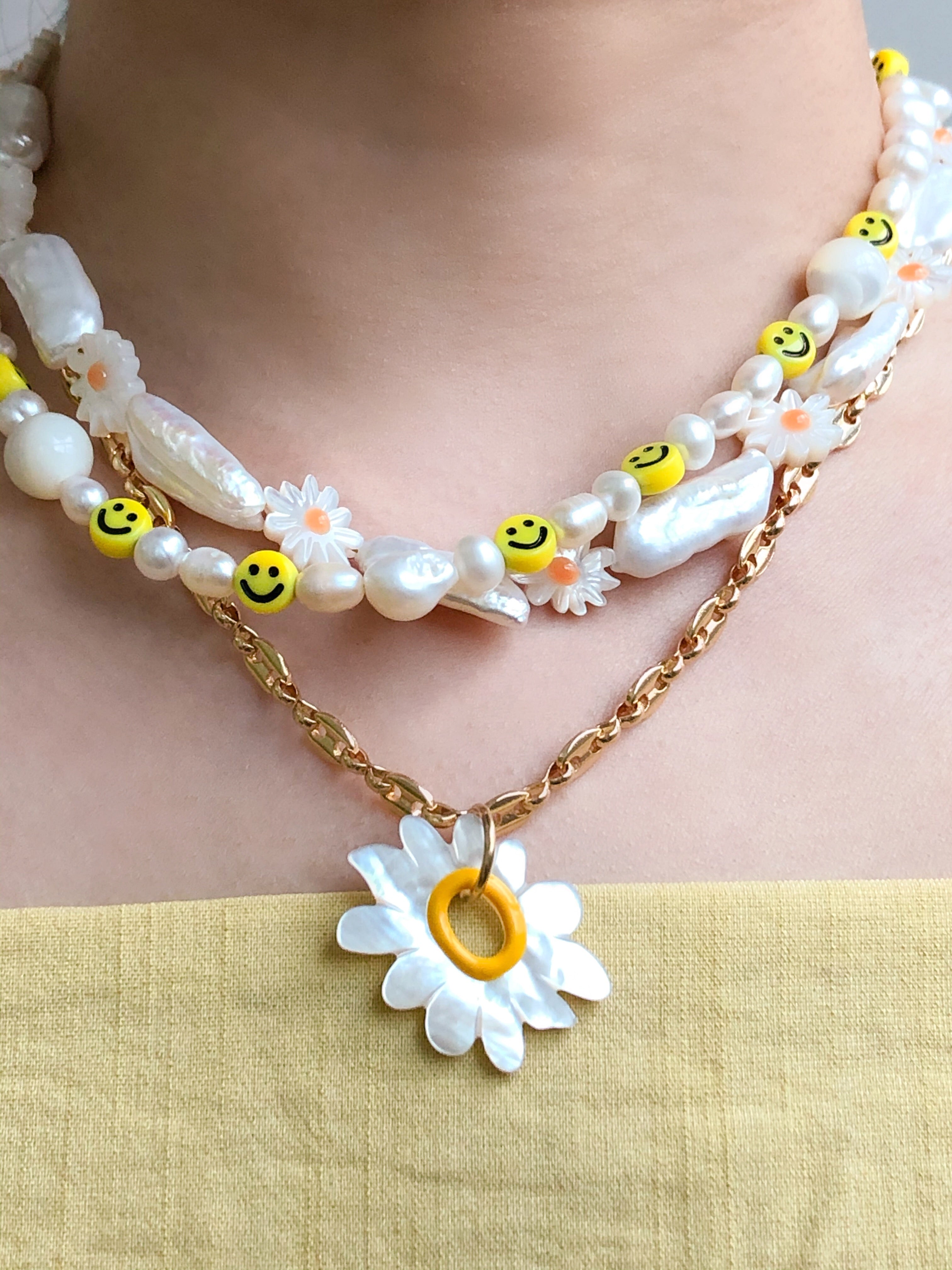 Fresh Daisies Pearl Necklace (Backorder)