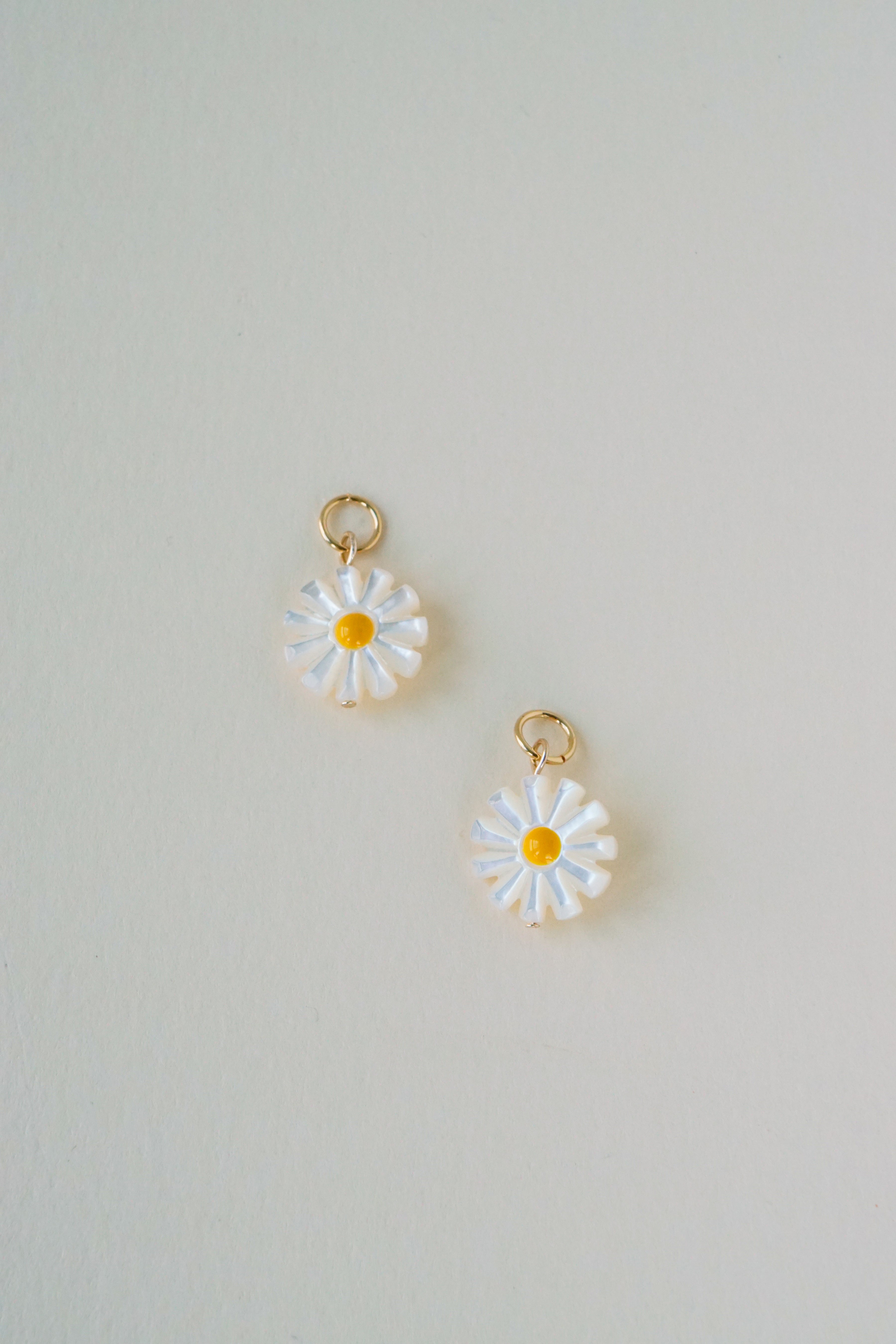 Daisy Charms - Mother Of Pearl