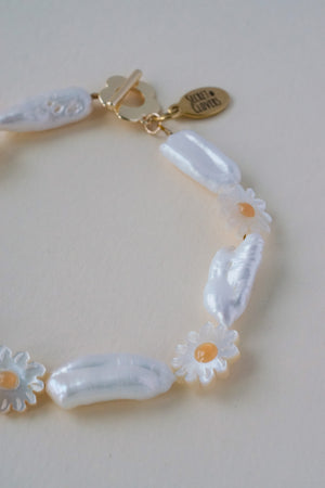 Fresh Daisies Pearl Bracelet (Backorder)